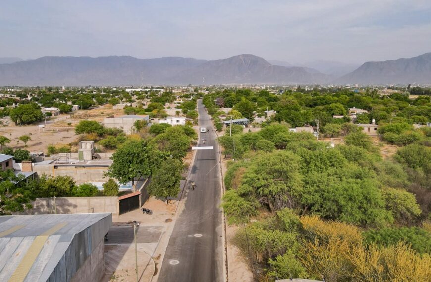 Quintela inauguró obras de asfaltado en la zona este de la capital