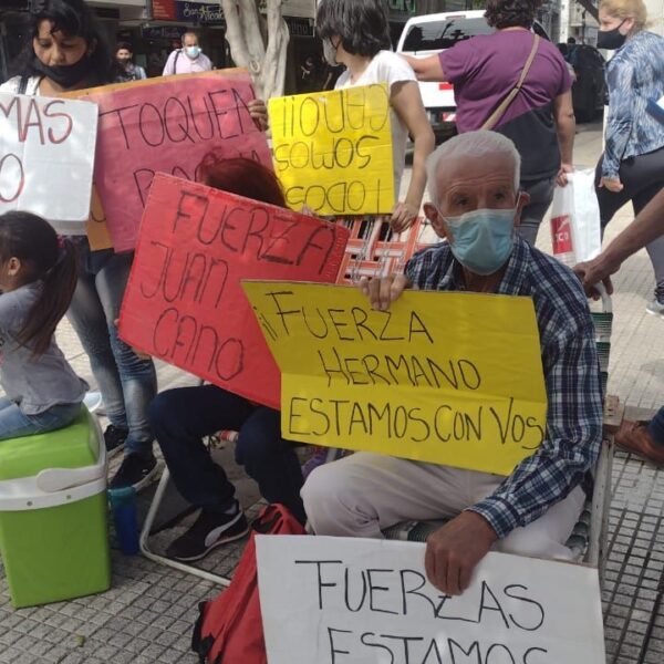Familiares de Juan Canos realizaron una manifestación: “Le podría haber pasado a cualquiera por ayudar a sus hijos”