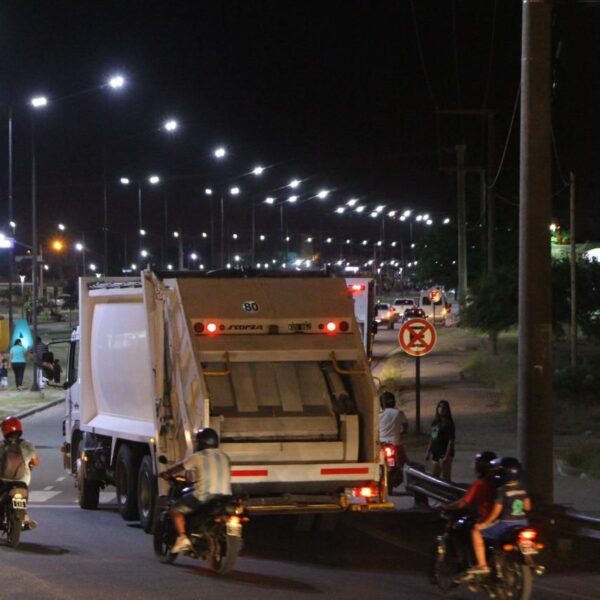 Un grupo de personas bloqueó la salida de los camiones recolectores de basura de la municipalidad de Capital y fueron denunciados