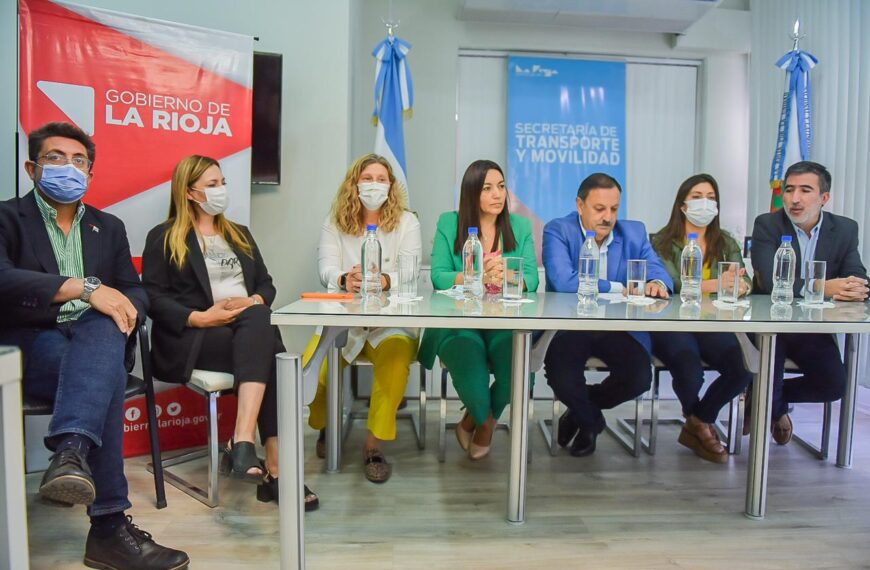 Quintela anunció la construcción, refacción y remodelación de siete terminales de ómnibus en la provincia