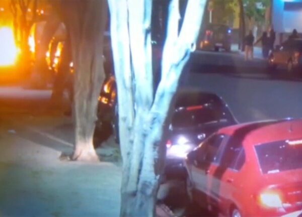 Encapuchados atacaron el edificio del diario Clarín con bombas molotov