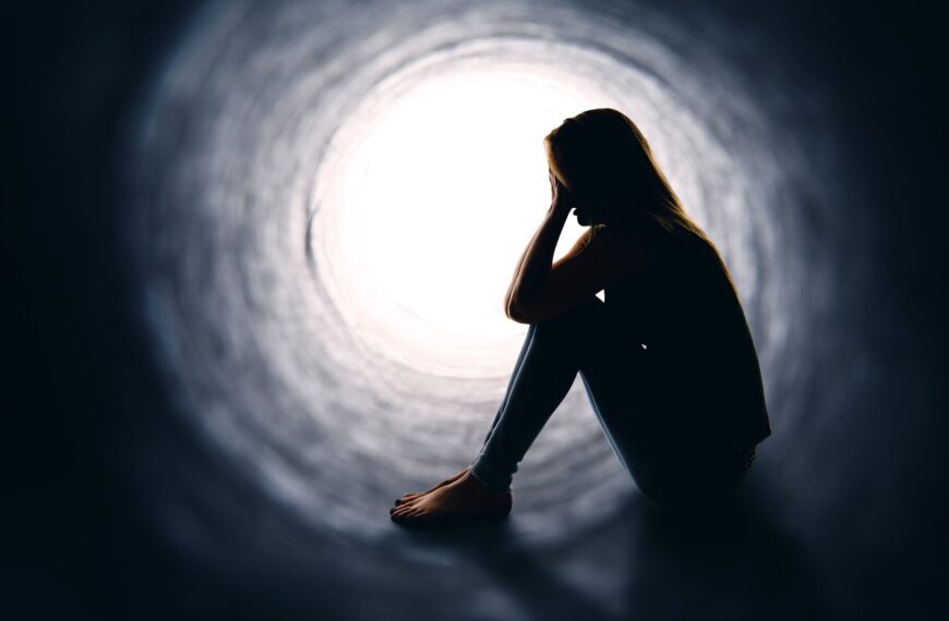 Una joven de 20 años posteó en Facebook un duro mensaje y la policía llegó a su casa antes de poner fin a su vida