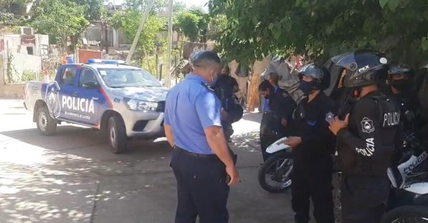 Un delincuente fue atrapado por trabajadores municipales al robar el celular a un joven a punta de cuchillo