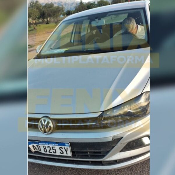 Concejal fue detenido por manejar muy borracho, dijo a la prensa que él no conducía el vehículo y la policía lo desmintió