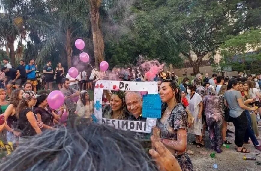 Se recibió de médico a los 64 años y alienta a las personas de su edad: “Nada es imposible cuando se tienen ganas”