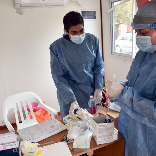 Paciente de Córdoba con la variante Ómicron contagió a por lo menos tres personas, pero a ningún pasajero de La Rioja