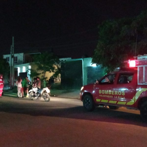 Un joven en moto atropelló a un menor de 14 años y a una mujer que sufrió traumatismo de cráneo con pérdida del conocimiento