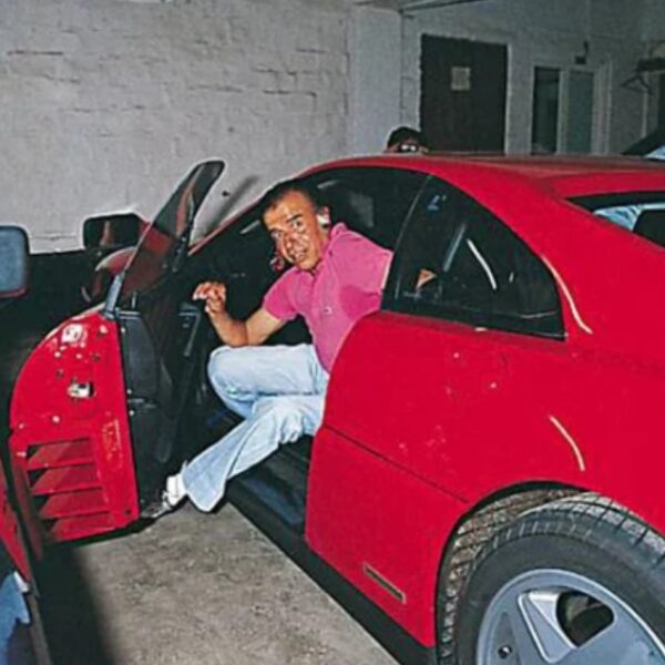 “La Ferrari es mía”: los siete dueños que tuvo después de Menem y el trabajador de La Matanza que la ganó en un sorteo