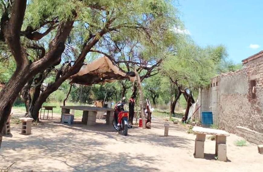 Una mujer tropezó en la cocina y quemó con aceite a su hija de 3 años