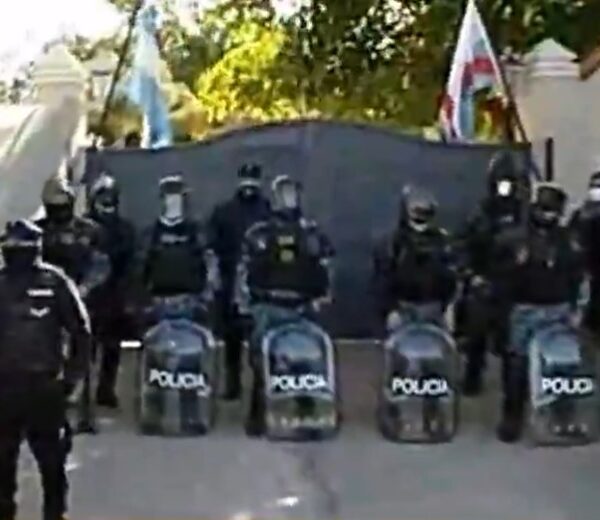 Malestar de efectivos policiales de La Rioja por “el bono, el bajísimo sueldo y la recarga de trabajo”