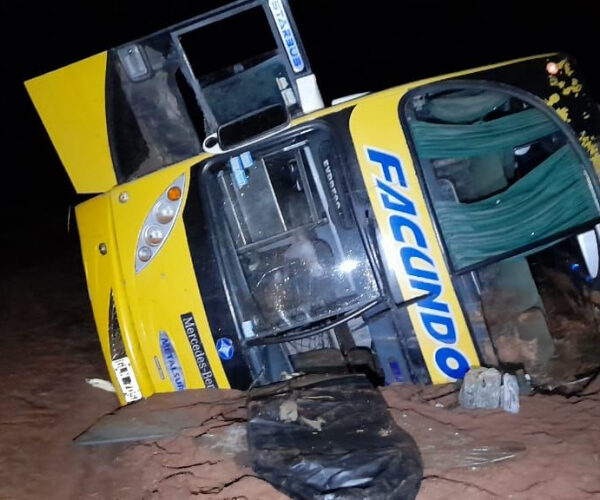 El gobierno retirará una licencia a Facundo por la irresponsabilidad del chofer que manejaba el colectivo arrastrado por el río