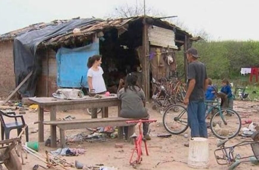 Otro informe lapidario de la UCA: sin planes, la pobreza llegaría al 50% en Argentina