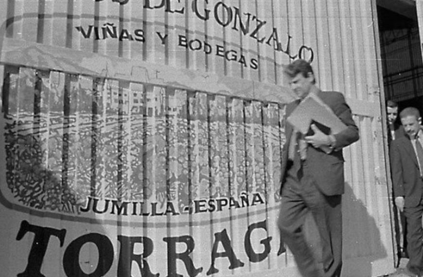 El día que Carlos Menem clausuró por decreto una bodega por matar a 29 personas con vino envenenado