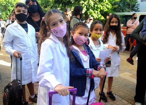 El uso del barbijo en las escuelas de La Rioja seguirá siendo obligatorio