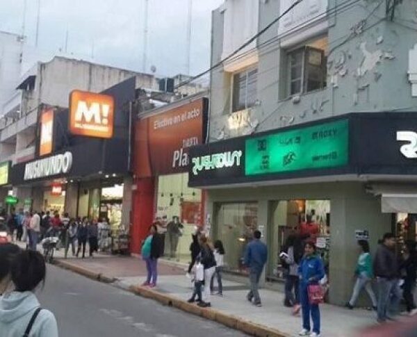 [EDITORIAL] El insólito proyecto de comerciantes riojanos para que el Estado pague el 45% del sueldo de sus empleados