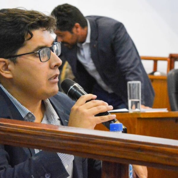 Denuncian que el Municipio dejó sin trabajo a la joven que acusó por abuso sexual al concejal Balmaceda