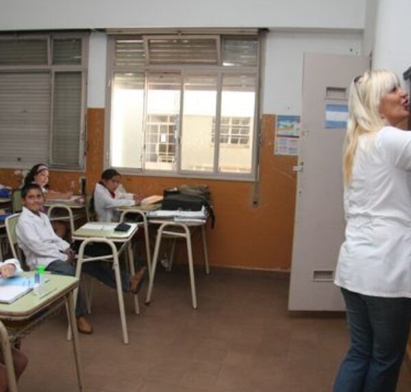 Nación planea implementar una hora más de clases por día en las escuelas primarias
