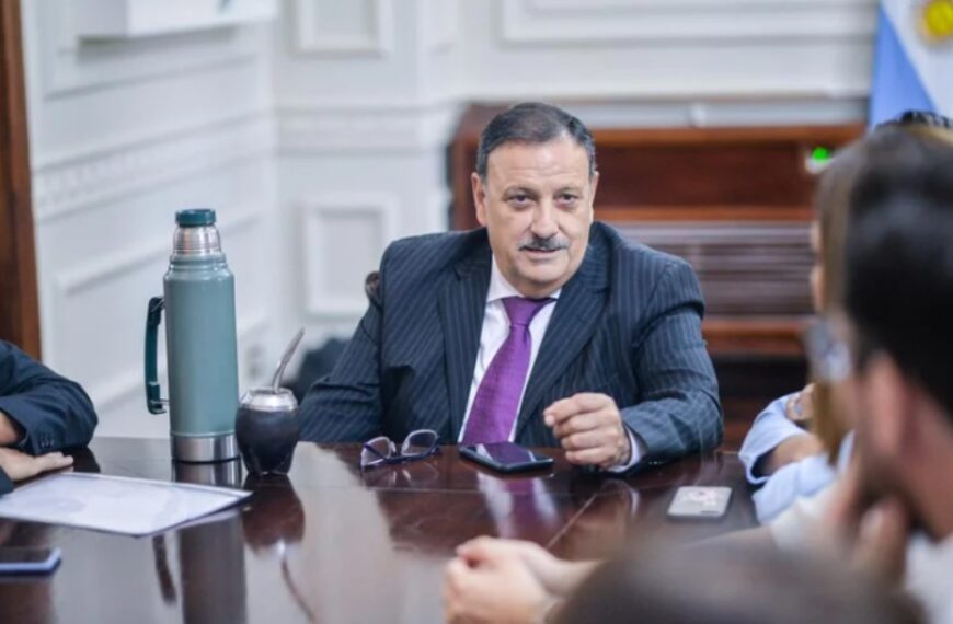 Quintela: “Cuesta entender que un ex gobernador tenga un jubilación de $100 mil”