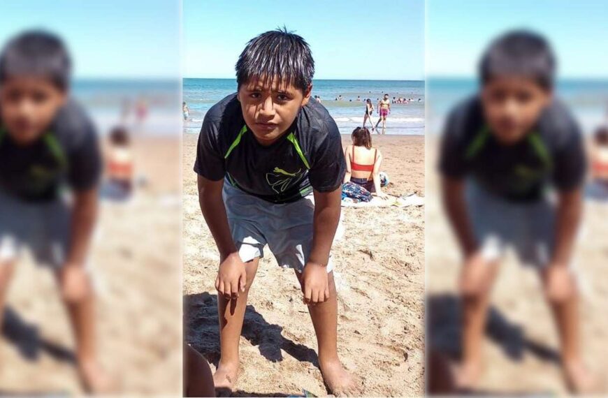 Robaron la bandera de la escuela y un nene de 10 años usó sus ahorros para comprar una nueva