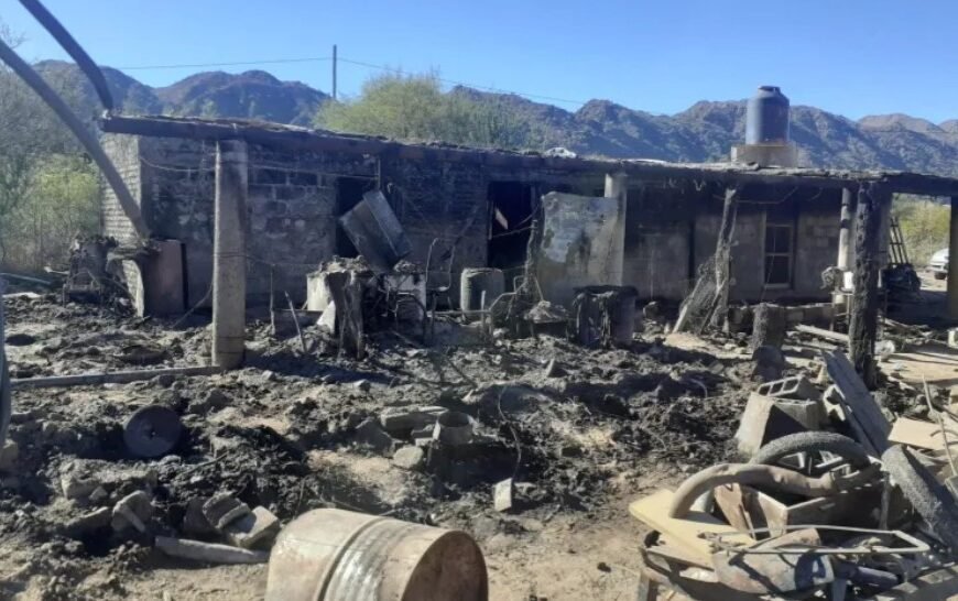 Se incendió su casa y además se quemaron $1.500.000 que tenía guardados en un mueble