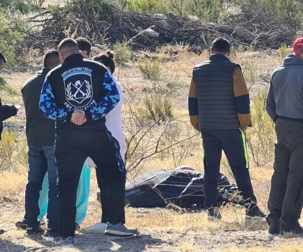 Muere parapentista al caer desde varios metros en Famatina