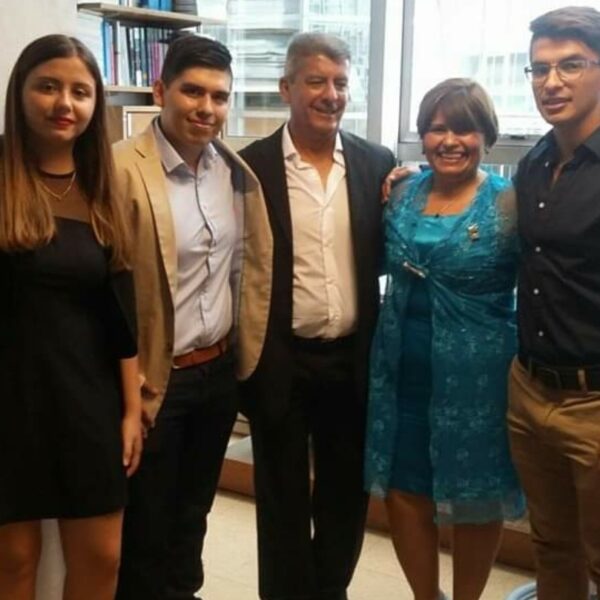 [INVESTIGACIÓN] –  Cargos para todos: Clara Vega nombró a por lo menos siete familiares en el Senado con sueldos de hasta $226 mil