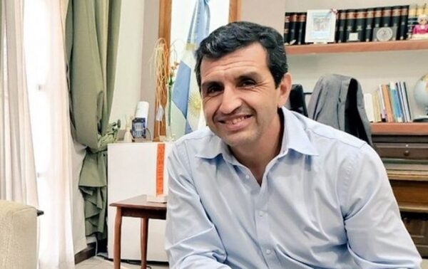 Ministro de Educación Ariel Martínez: “Hoy gracias a nuestro gobernador no tenemos ningún docente por debajo de la media nacional, ahora estaremos 6 mil, 7 mil pesos por encima”