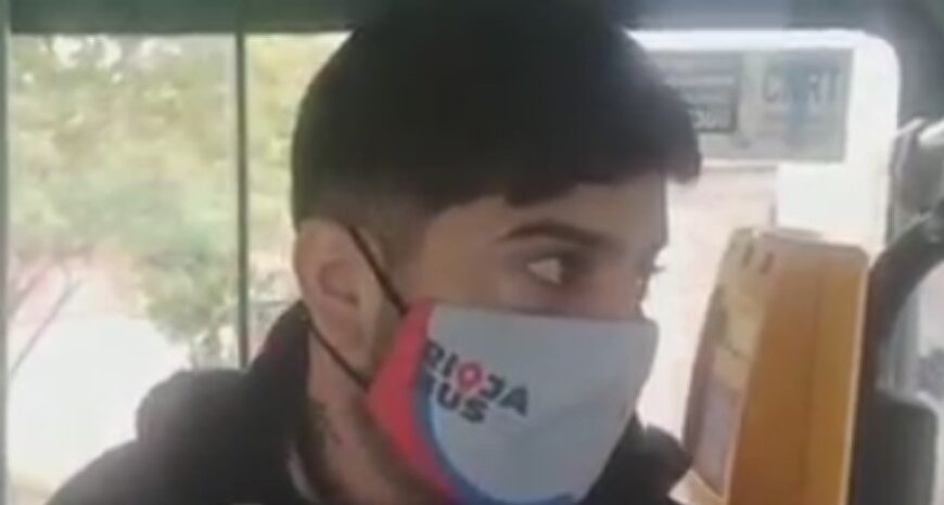 Colectivero de Rioja Bus detuvo el coche para ayudar a una mujer que estaba siendo golpeada por su pareja