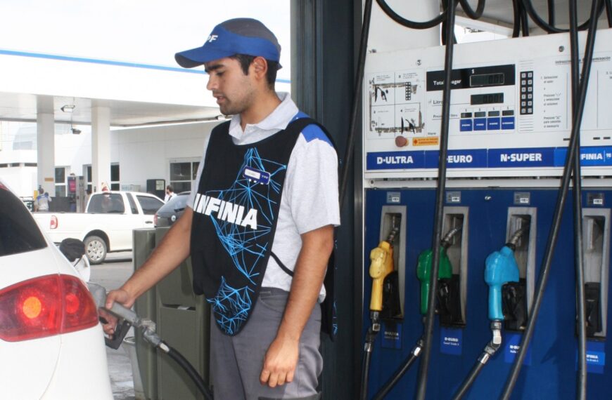 YPF anunció que bajará 4% los precios de la nafta y el gasoil a partir de este jueves