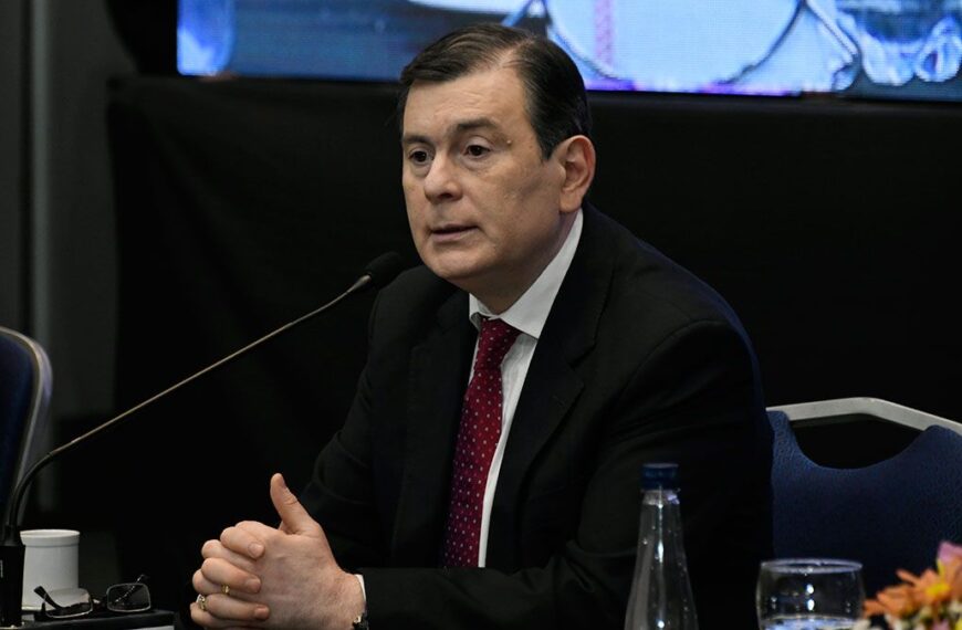 El gobernador de Santiago del Estero anunció un bono de $1.300.000 para los empleados estatales