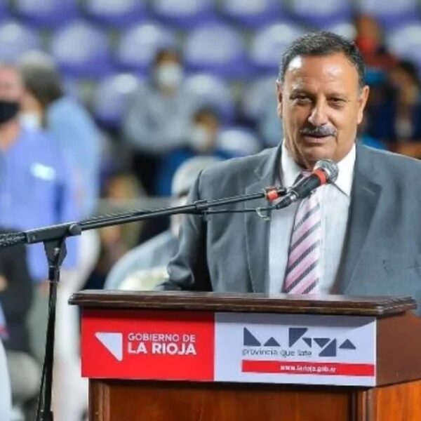 Quintela pidió la renuncia de sus ministros, secretarios, subsecretarios y responsables de empresas estatales