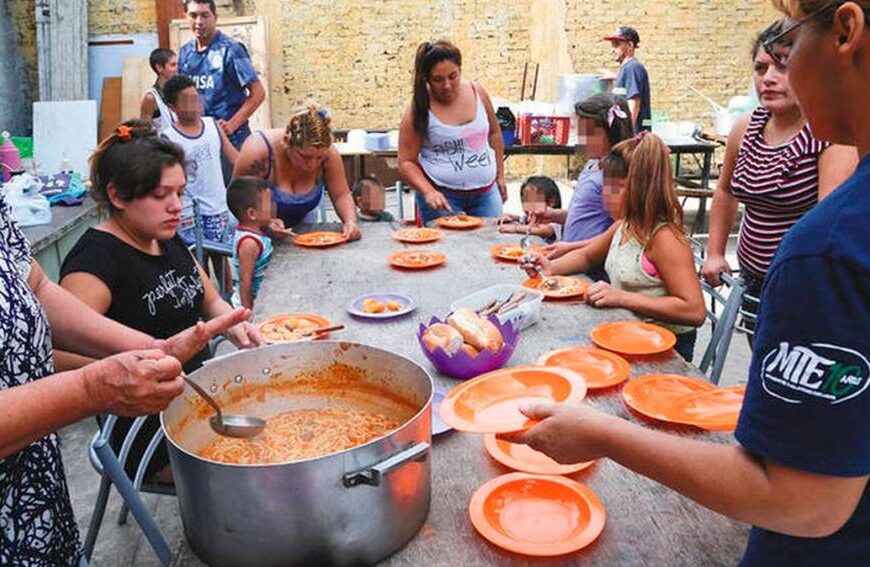 El Gobierno auditará el registro de comedores que eran administrados por piqueteros: investigan el desvío de alimentos