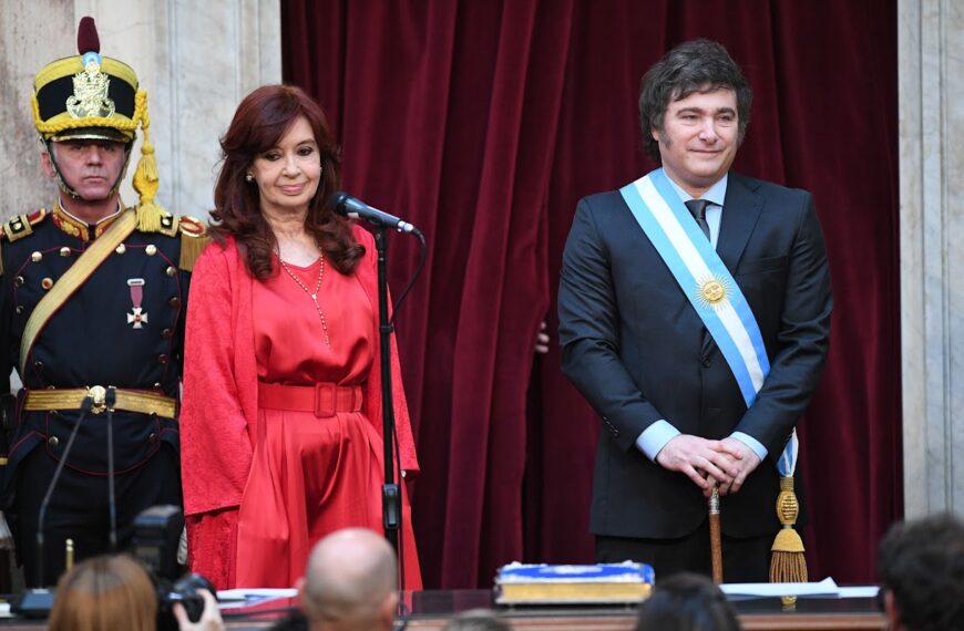 “Disculpame que te escupa el asado”: tuit de Cristina Kirchner contra Milei por el fin del cepo