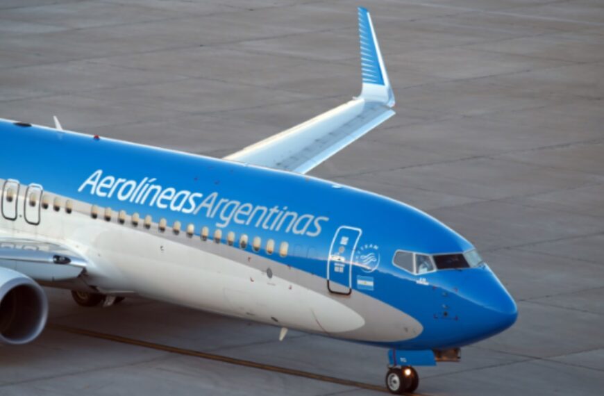 El Gobierno confirmó que iniciaron las negociaciones para la venta de Aerolíneas Argentinas