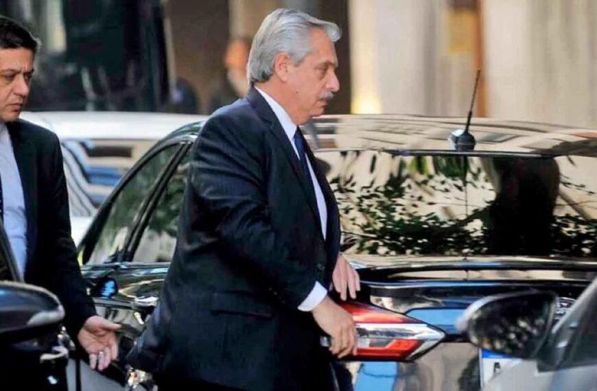 Alberto Fernández amplió su indagatoria en la causa de los seguros y trató de explicar las facturas con otro de los acusados