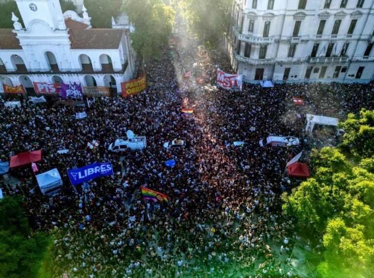 El gobierno le quitó peso a la marcha: Milei dijo que se basó en “un video editado” LGBTQ+ y Francos consideró que “no fue significativa”