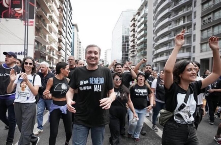 Máximo Kirchner habló de política en la marcha de la Memoria: “Vamos a volver y poner a la Argentina de pie”