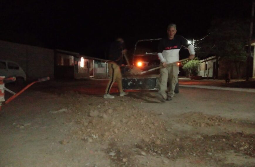 Vecinos del interior de La Rioja se organizaron y salieron a arreglar las calles de su barrio