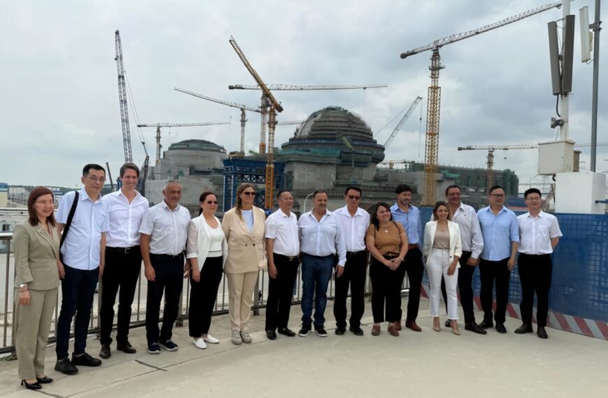 Quintela se reunió en China con autoridades de la Compañía de Energía Nuclear