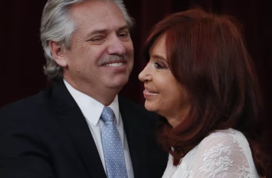 Investigan a Alberto Fernández y Cristina Kirchner por demoras en la compra de vacunas en pandemia