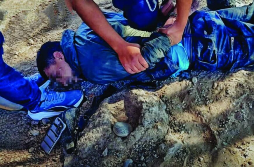 Un hombre fue detenido y en el forcejeo con los policías, se escapó un tiro que hirió a un efectivo
