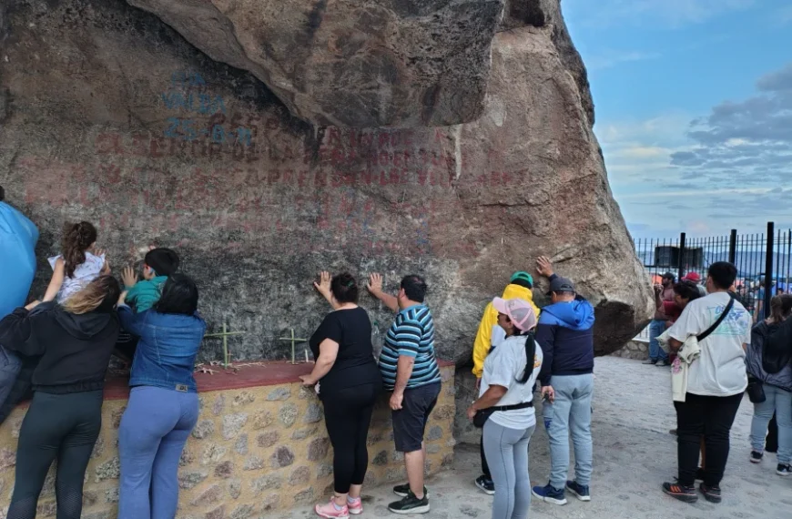 Miles de personas visitaron el Señor de la Peña para renovar su fe