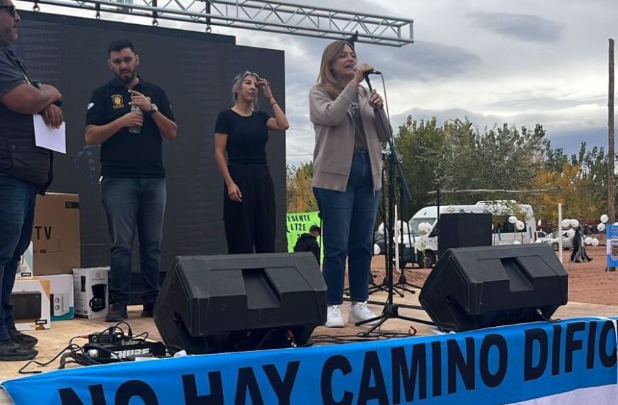 Tere Madera llevó las palabras de esperanza de Ricardo Quintela a multitudinario acto en Neuquén: Federales va creciendo en todo el país