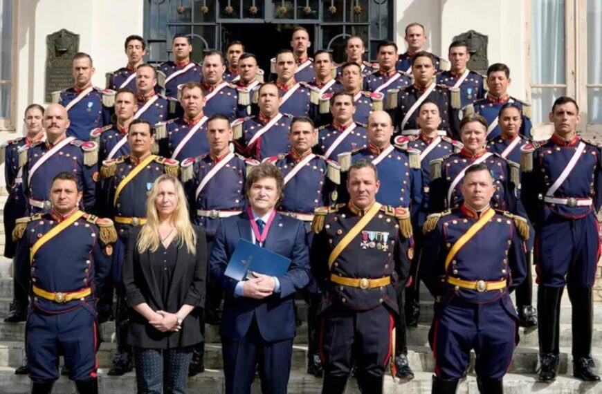 Javier Milei recibió la “Orden Ecuestre Militar de los Caballeros Granaderos de los Andes”