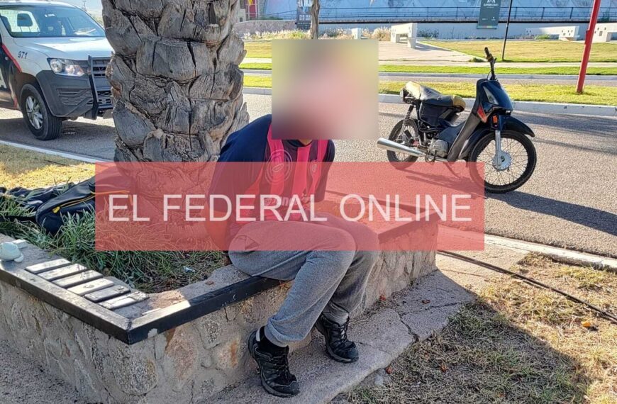 Quiso robar un puesto del Parque de la Ciudad, lo demoraron y encontraron seis celulares entre sus pertenencias