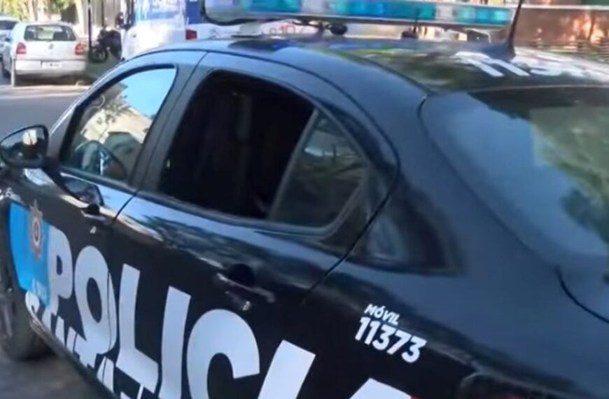 Robó, lo detuvieron, rompió un vidrio para escapar del patrullero y murió por las heridas que le provocaron los vidrios