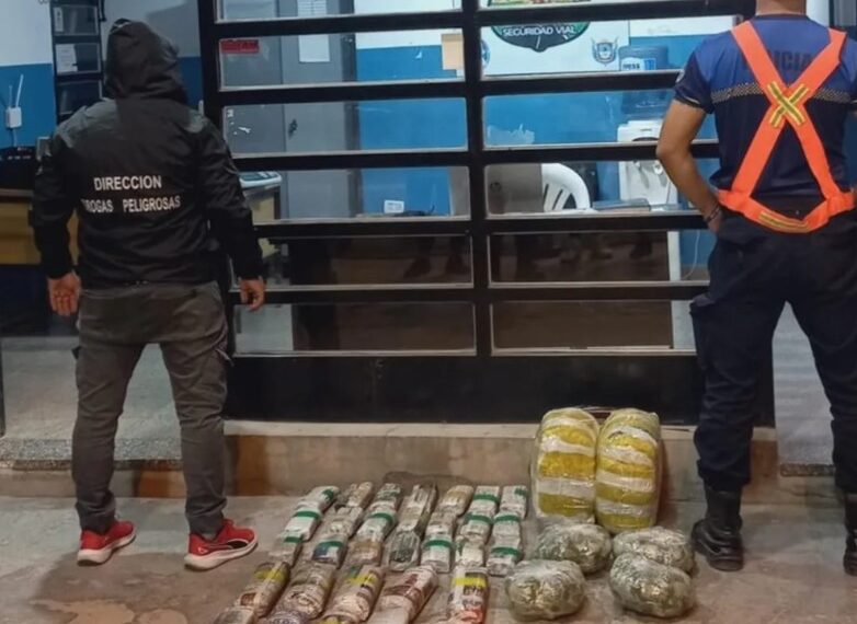 Detienen en Catamarca a dos mujeres y un hombre de La Rioja con más de 24 kilos de hojas de coca