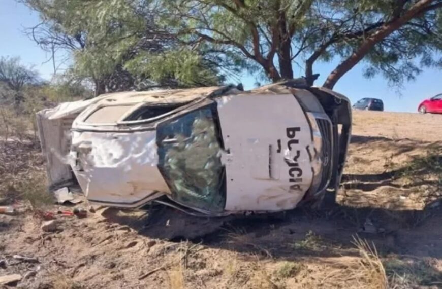 Se desprendió un tráiler en plena ruta e impactó contra un movil policial: cuatro efectivos heridos