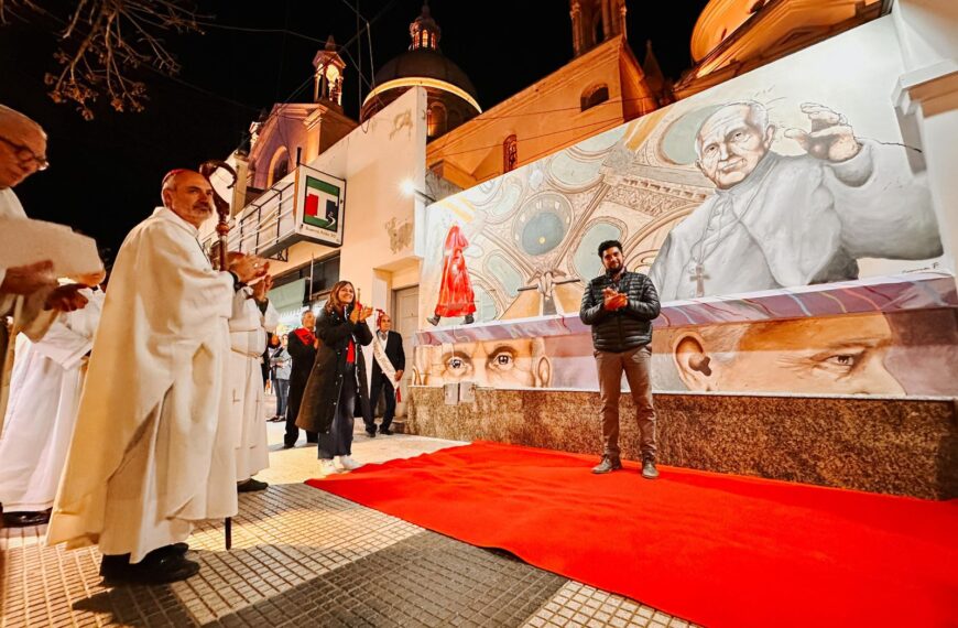 Se inauguró un mural en homenaje al Papa Francisco