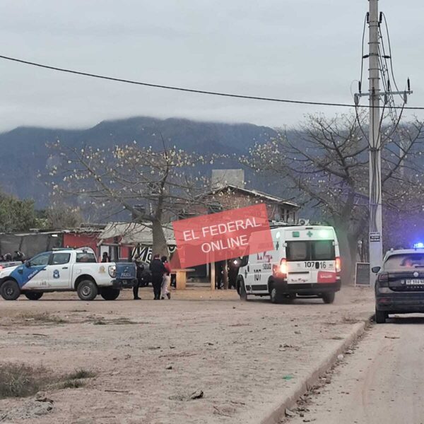 Choque, olor a alcohol e intento de escape: una mujer hizo un escándalo para evitar que secuestraran la moto de su hijo